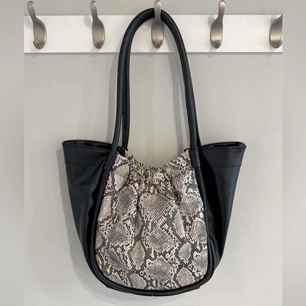 Giselle Paris, Women’s, Carry All, Tote Bag. - Picture 2 of 8